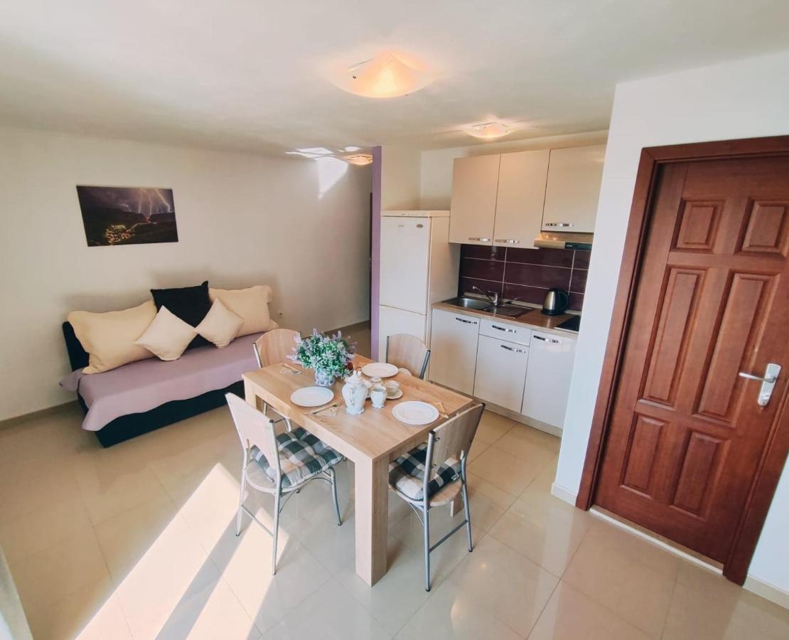 Apartmani Nada Mustapic Brela Exterior foto