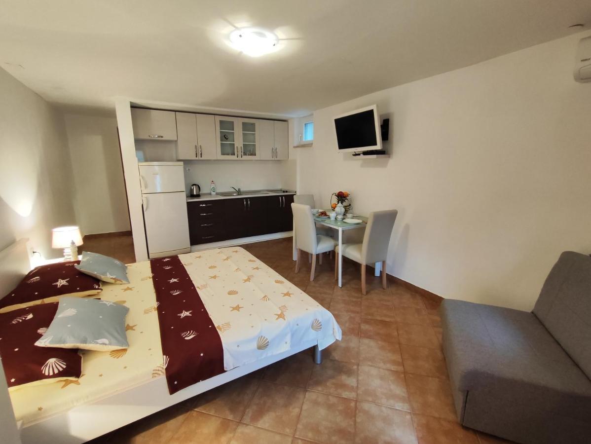 Apartmani Nada Mustapic Brela Exterior foto